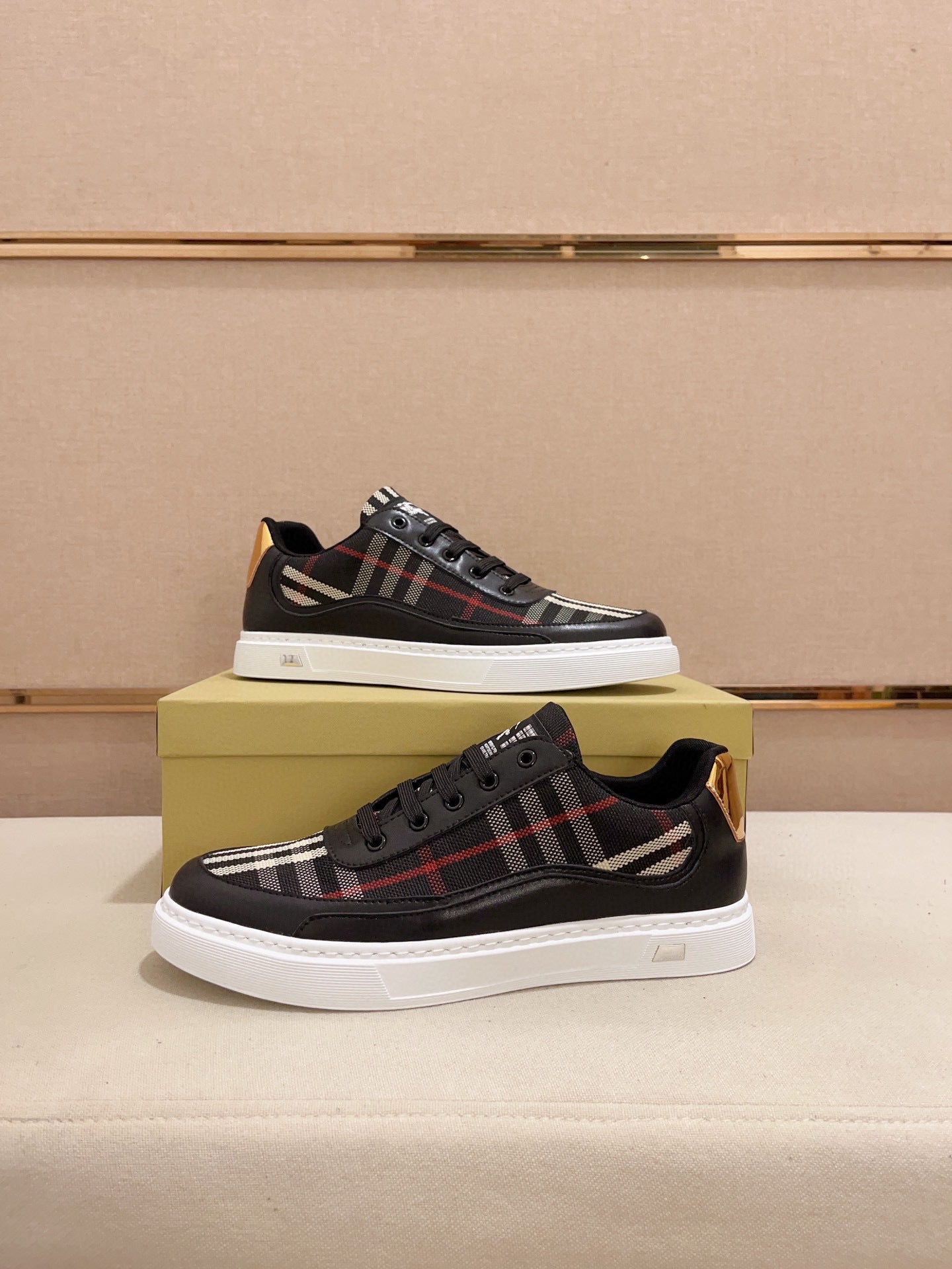 Classic Check Pattern Low-Top Sneakers – Black/ White Multi